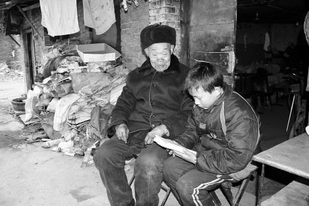 在汉中各界的帮助下,陈亮终于圆了上学梦